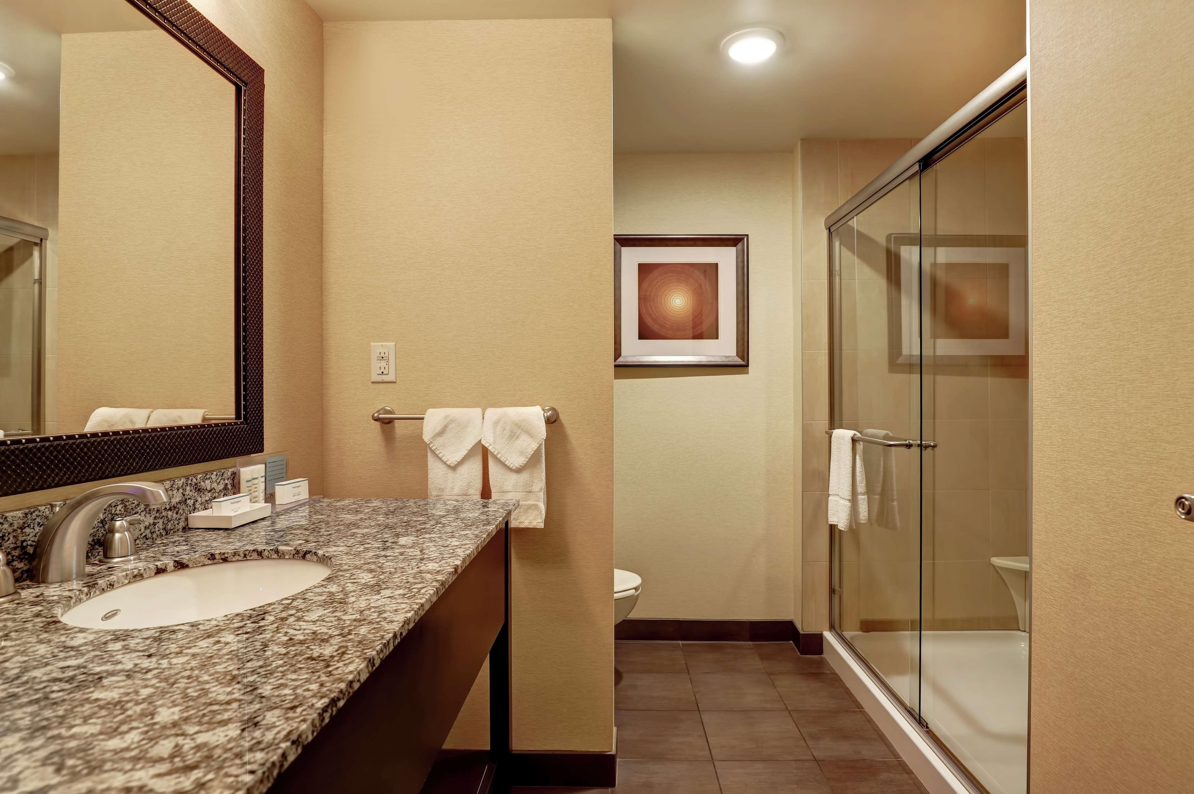 Hampton Inn By Hilton Chilliwack Exterior photo