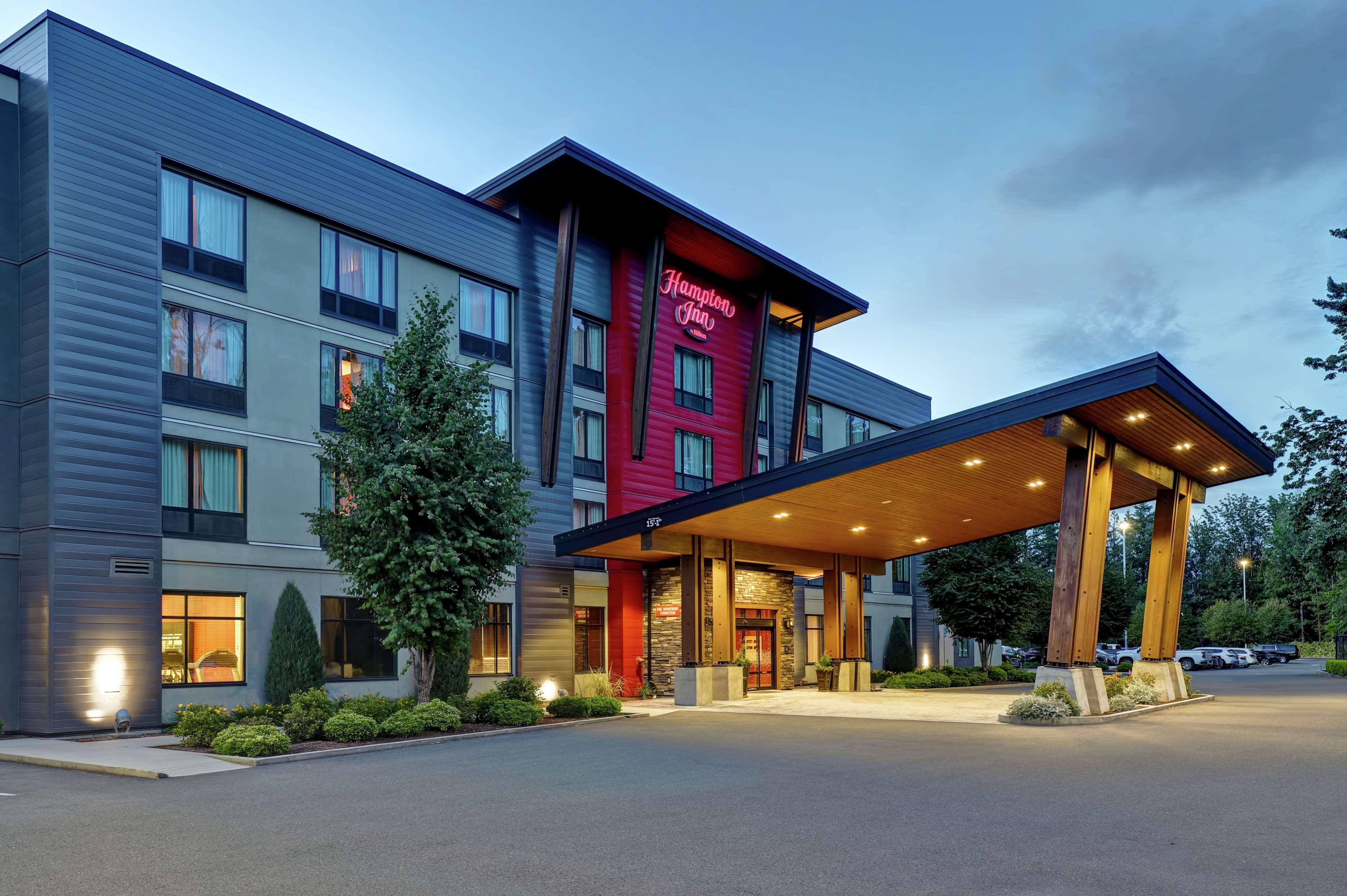 Hampton Inn By Hilton Chilliwack Exterior photo